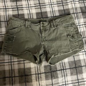 american eagle cargo shorts / army green / size 4?